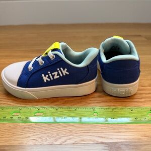 Kiziks toddler Brewster Blue Sneakers (size 7C)